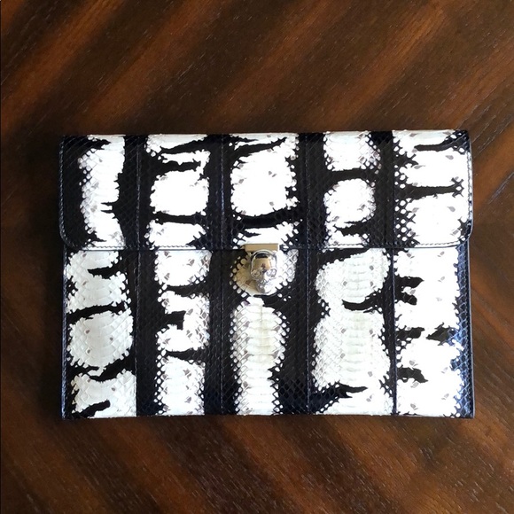 💕💬 ALEXANDER MCQUEEN Python Clutch♡ - Picture 6 of 10